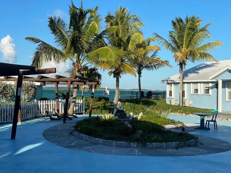 Beautiful Villa Just Steps Away From The Beach! 乔治镇 外观 照片