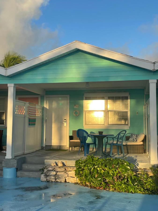 Beautiful Villa Just Steps Away From The Beach! 乔治镇 外观 照片