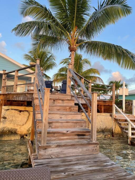 Beautiful Villa Just Steps Away From The Beach! 乔治镇 外观 照片
